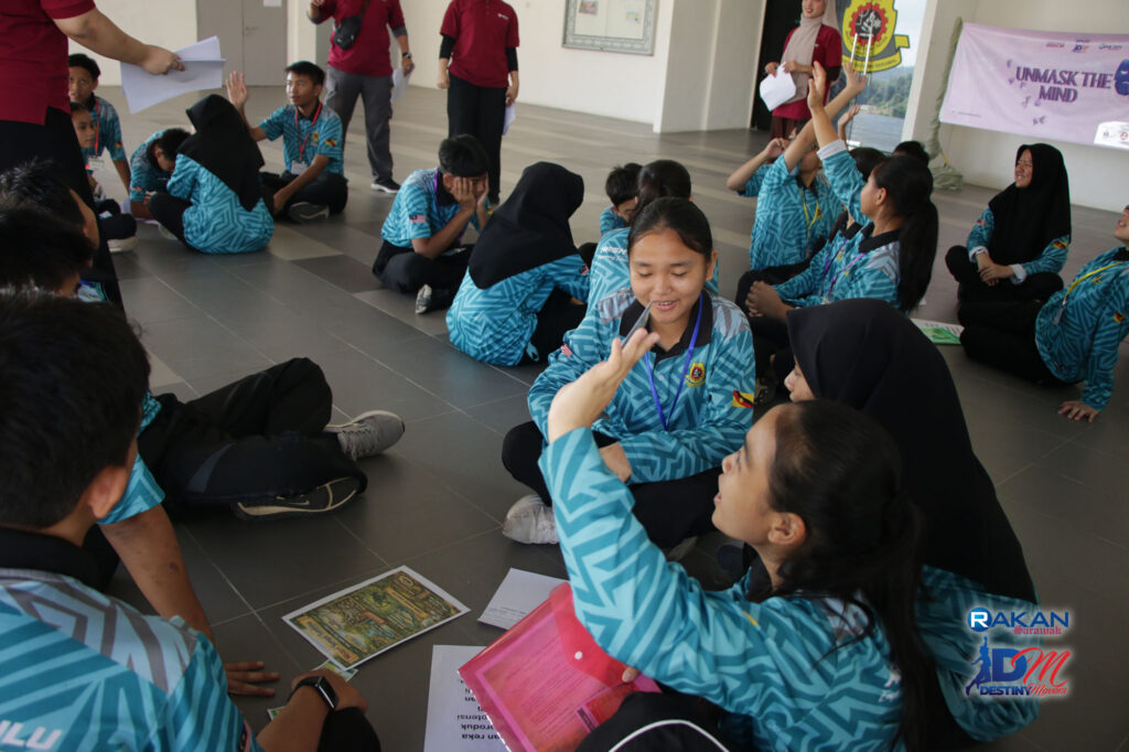 RSDM ‘Unmask the Mind to Thrive and Flourish’:  Session 1 - Gamification and Immersive Theatre Activities